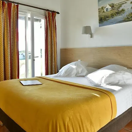 Mas De La Grenouillere Et Centre Equestre En Pleine Nature Hotel 3*