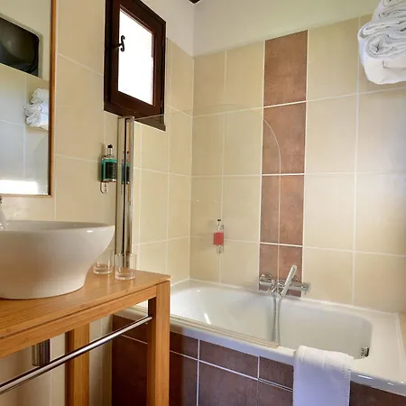 Mas De La Grenouillere Et Centre Equestre En Pleine Nature Hotel 3*